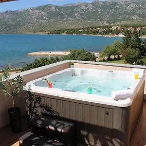 Dinko Apartmán Rovanjska